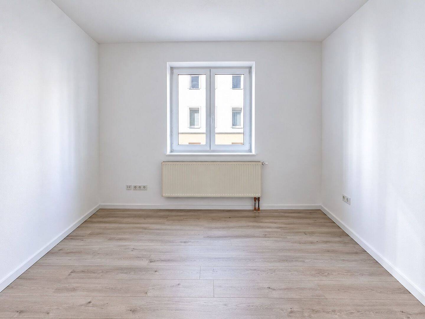 Nähe Sulzbacher Straße ! Renovierte hübsche 2-ZW, 49 m², neue EBK, neue moderne Vinylböden im EG, 90489 Nürnberg (Gärten bei Wöhrd Rennweg Veilhof Wöhrd)