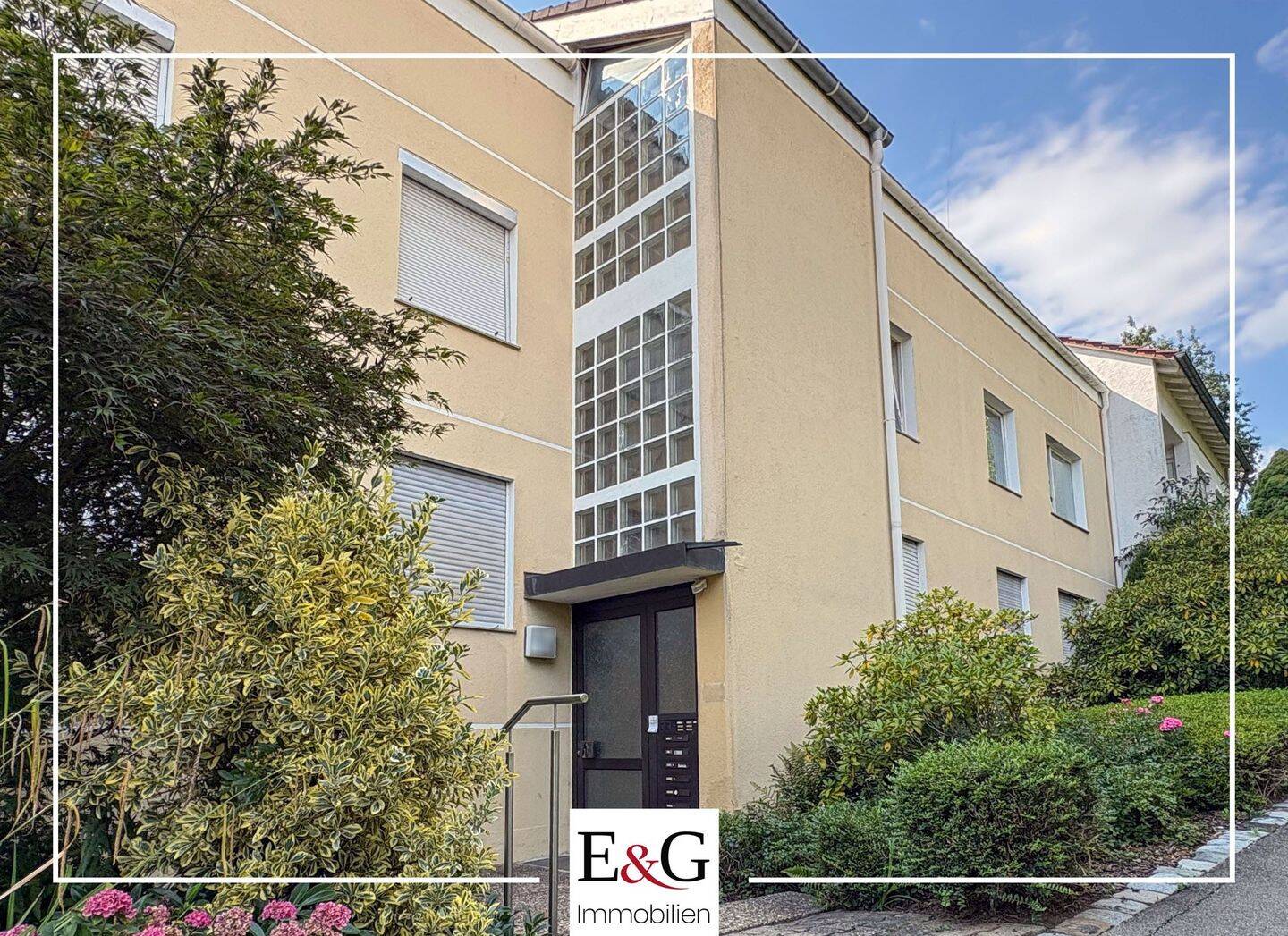 Großzügige 5-Zimmer-Wohnung mit viel Potenzial, großem Balkon mit Blick ins Grüne und Garage, 70599 Stuttgart