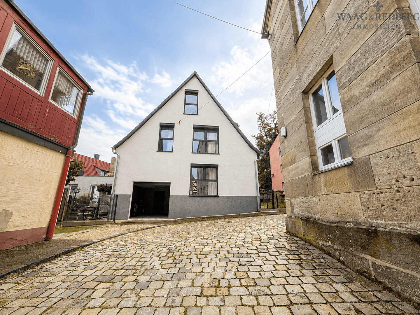 Kernsaniertes Zuhause mit vielen Möglichkeiten – flexibel wohnen auf drei Ebenen in Fürth-Vach, 90768 Fürth