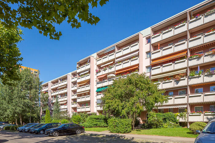 Wir sanieren für Sie: 4-Zimmerwohnung mit Balkon im 1.Obergeschoß!, 1239 Dresden