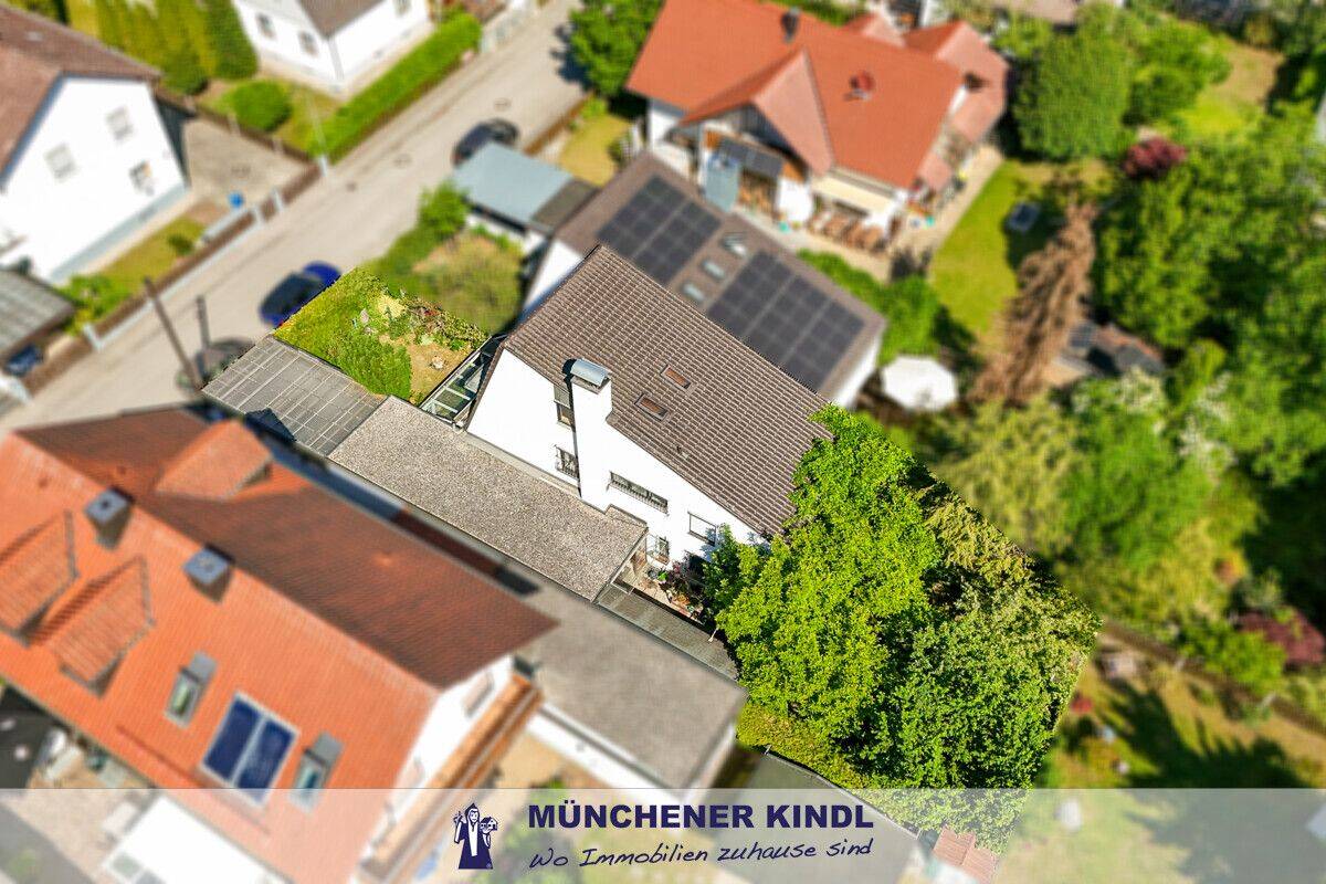 RAUM ZUM WACHSEN: DOPPELHAUSHÄLFTE MIT ZWEI TERRASSEN & DOPPELGARAGE IN ALLACH, 80999 München (Allach-Untermenzing)