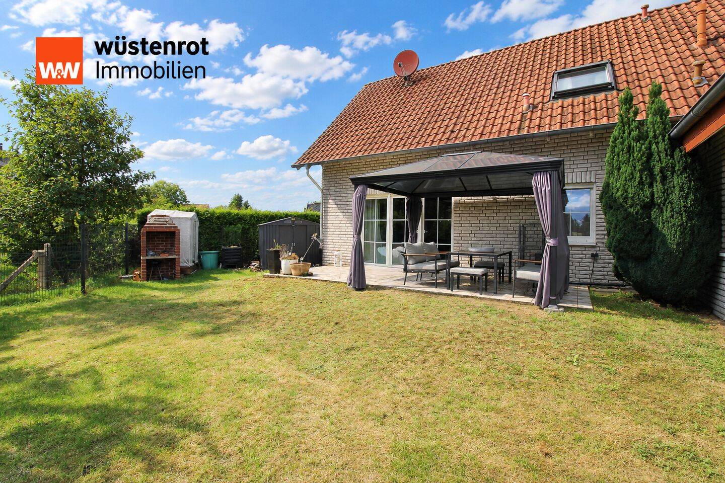 Wohnen wie in einer Doppelhaushälfte – großzügige Maisonettewohnung mit eigenem Garten in Versmold, 33775 Versmold