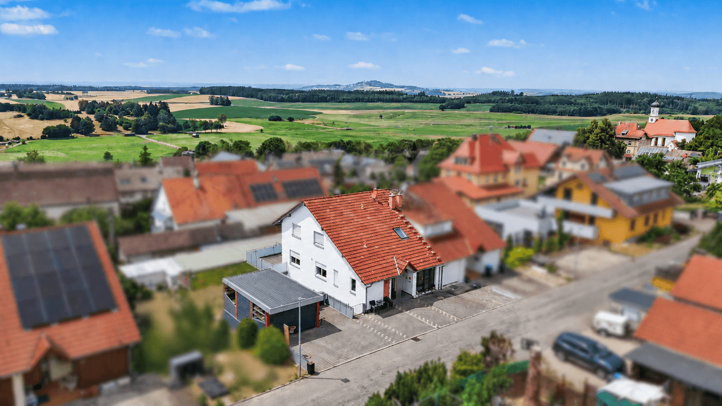 Viel Platz und flexible Möglichkeiten – gepflegte Doppelhaushälfte mit Einliegerwohnung, 88524 Uttenweiler