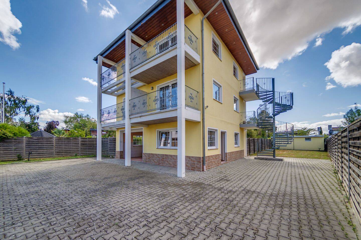 Wohnen, wo andere Urlaub machen: Ferienhaus in Toplage am Eicher See, 67575 Eich