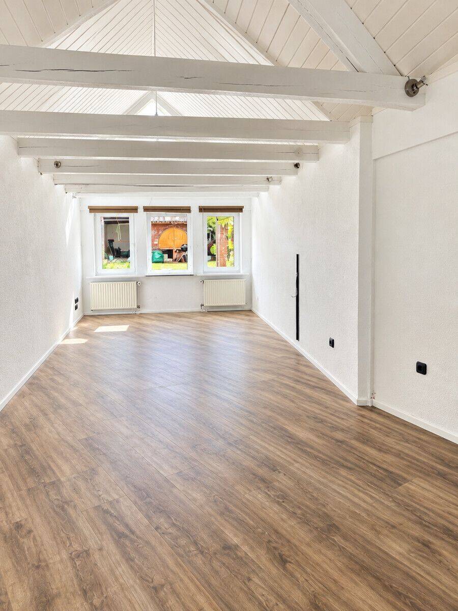 Mehr als ein Reihenhaus: 110 m², Nebengebäude & Outdoor-Küche in Delmenhorst, 27753 Delmenhorst (Bungerhof Deichhorst Dwoberg/Ströhen Mitte)