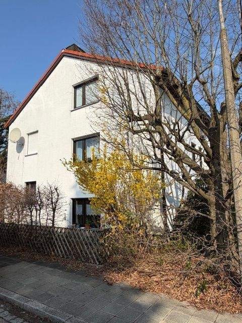 Der Preis ist heiß,sonniges, großes Reiheneckhaus mit viel Platz zum Wohnen, Arbeiten u. spielen, Garten, Garage, in idealer Lage von Nürnberg-Eibach, 90451 Nürnberg (Eibach Hafen Maiach Reichelsdorf Röthenbach bei Schweinau)