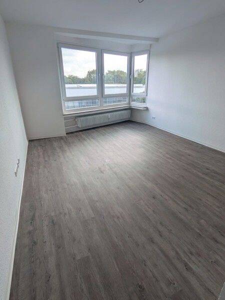 Tolle 3-Zimmer-Wohnung mit Aufzug und Balkon, 40239 Düsseldorf (Düsseltal Mörsenbroich)