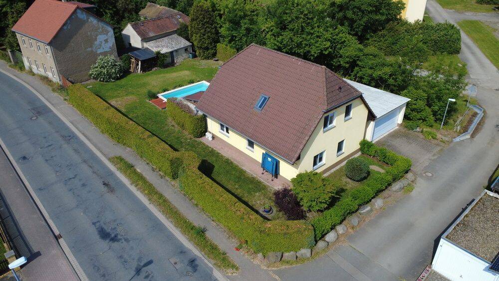 Wohnen, entspannen, genießen – Einfamilienhaus mit Pool und Massivgarage, 4319 Leipzig (Althen-Kleinpösna Engelsdorf)
