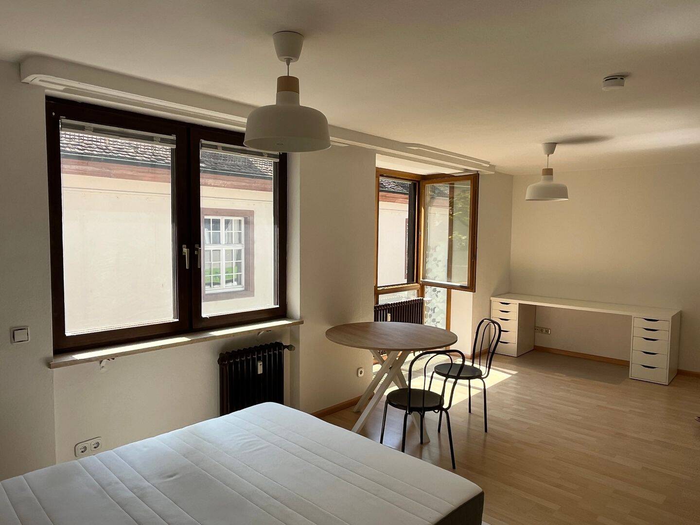 Helle, möblierte 1-Zimmer-Wohnung mitten in Freiburg im Breisgau – provisionsfrei, 79098 Freiburg im Breisgau (Altstadt Neuburg Oberau)