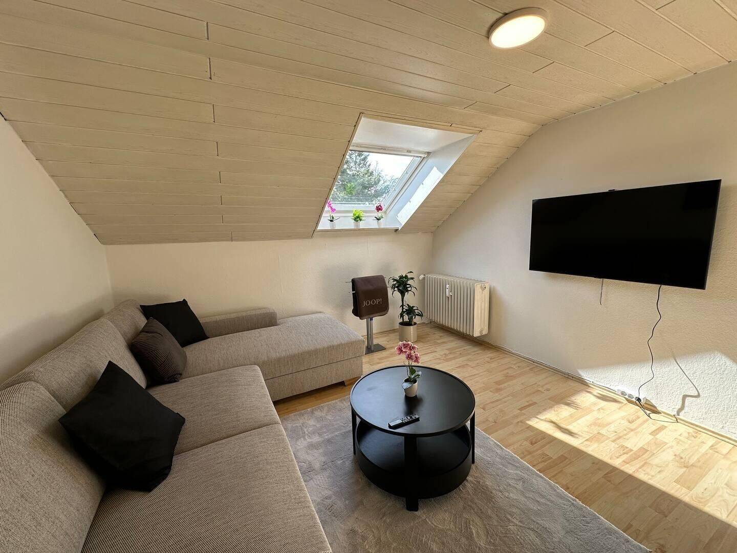 Helle 4-Zimmer-Wohnung in Augsburg Kriegshaber, 86156 Augsburg (Bärenkeller Kriegshaber Oberhausen Pfersee)