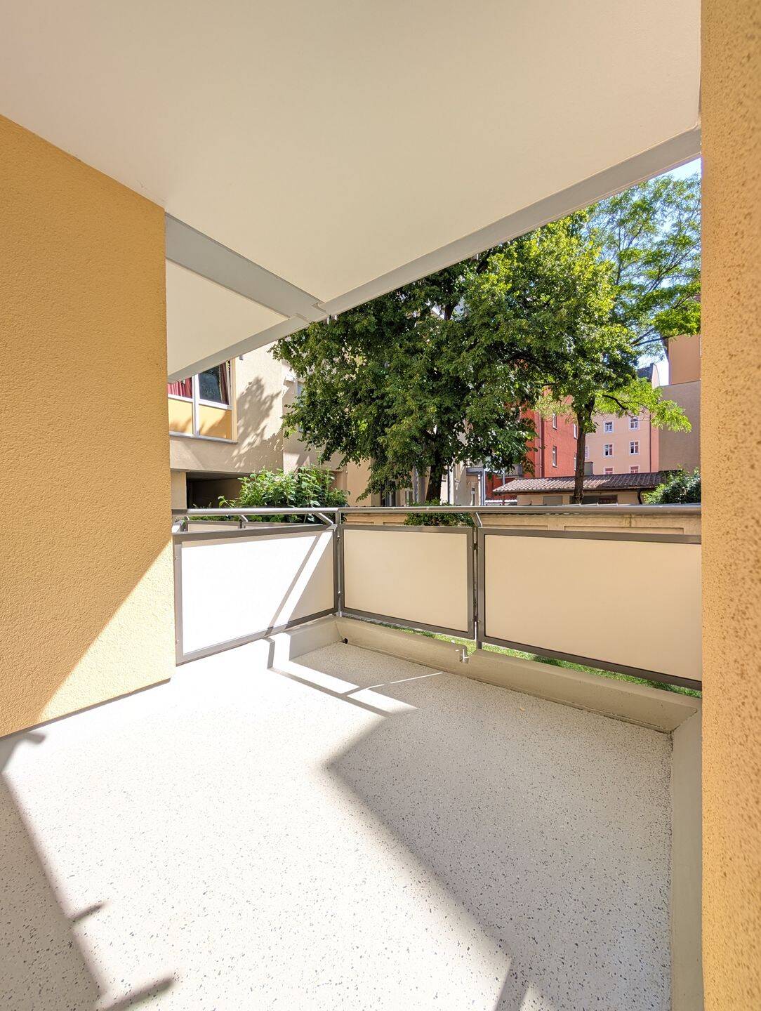 Großzügig geschnittene 1,5-Zimmer-Wohnung mit ruhiger Innenhofloggia & Duplex-Stellplatz, 80339 München (Ludwigsvorstadt-Isarvorstadt Schwanthalerhöhe)