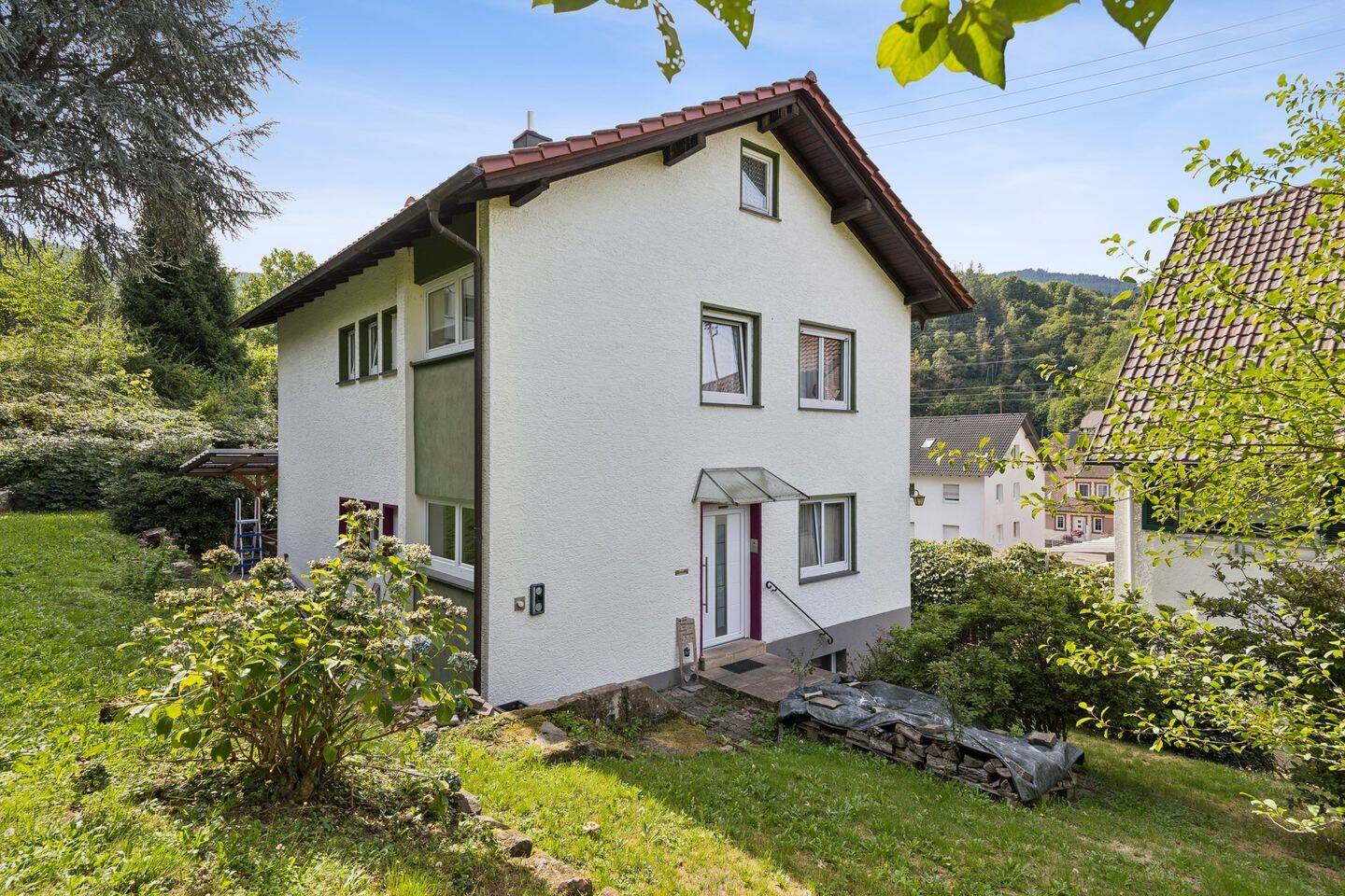 Modernisiert, großzügig, zukunftsorientiert – EFH mit PV-Anlage, Garten & Terrasse in Forbach, 76596 Forbach