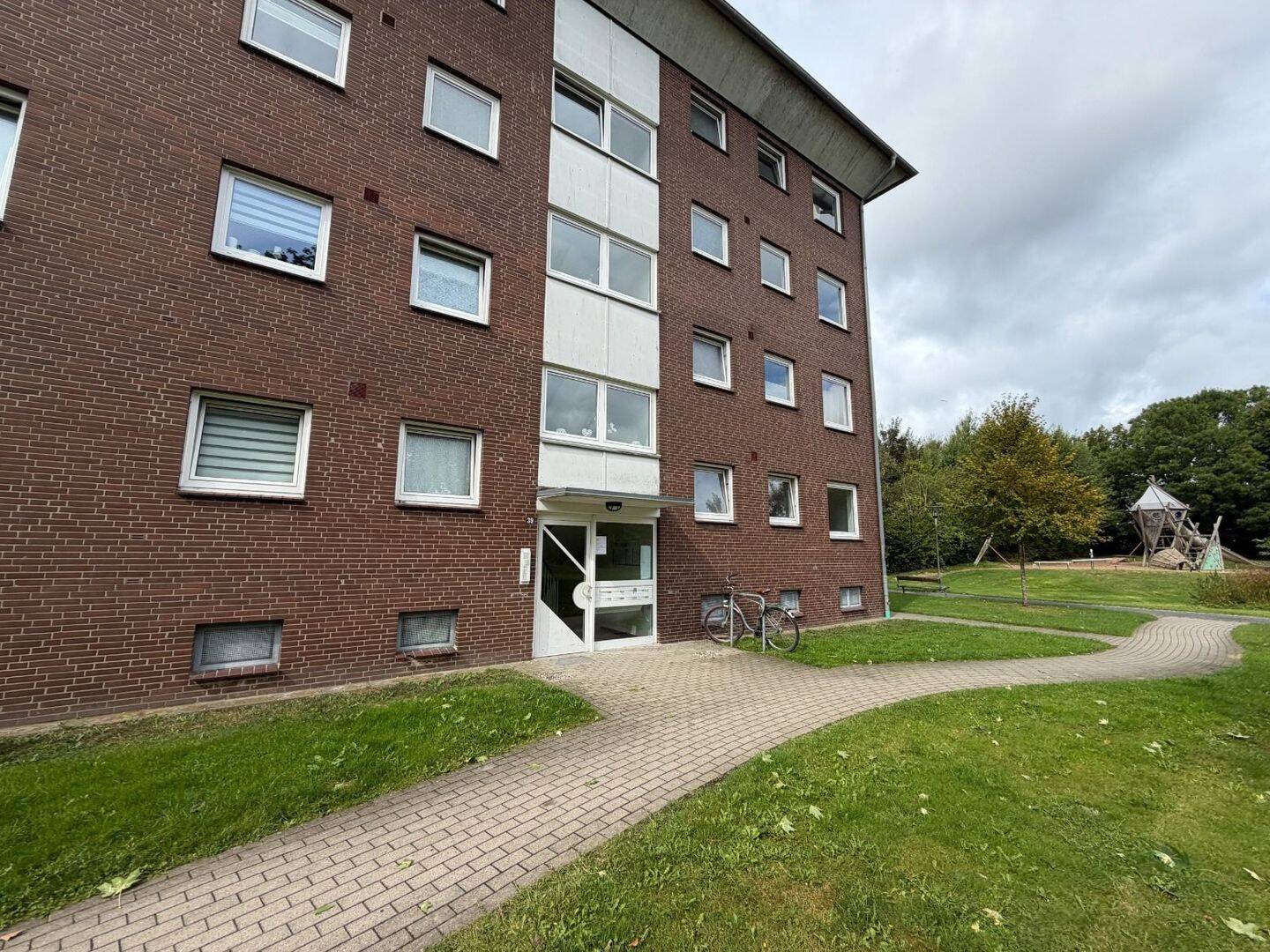 2,5-Zimmer-Wohnung mit Balkon im Erdgeschoss in Flensburg, 24943 Flensburg (Engelsby Fruerlund Jürgensby Sandberg Tarup)