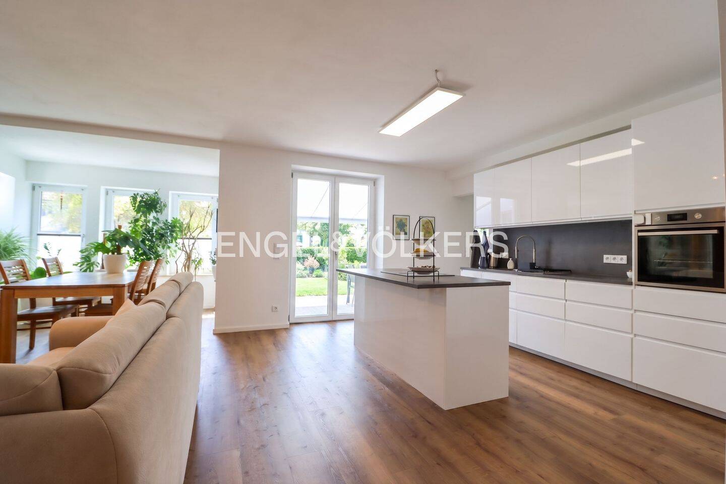 Hochwertige 3-Zimmer-Wohnung im Inneren Westen, 93049 Regensburg (Großprüfening-Dechbetten-Königswiesen Innenstadt Westenviertel)