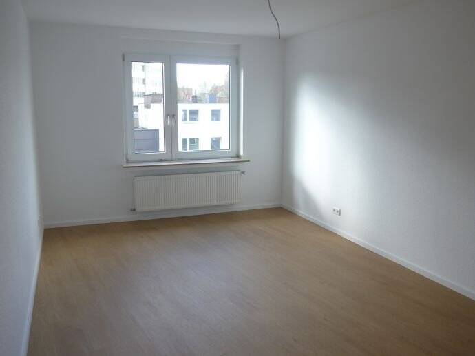 BO – Innenstadt, WG-geeignet: vollständig renovierte 3-Zi-Whg. mit Duschbad u. Gäste-WC, 44787 Bochum (Innenstadt)