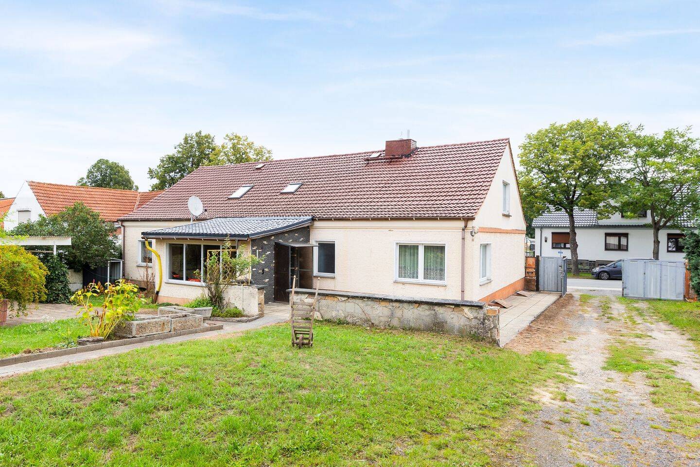 Inkl. Kamin, drei Bäder, Werkstatt, Garage und Keller in Treplin: Viel Platz und Potenzial, 15236 Treplin