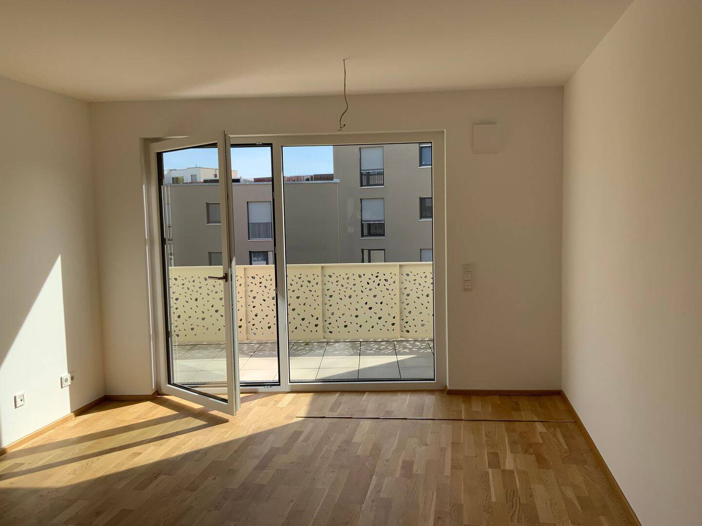 4-Zimmer mit Balkon + kl. Loggia, AR und EBK, 90547 Stein
