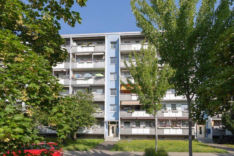 Wohn(t)raum: familienfreundliche 4-Zimmerwohnung mit Balkon!, 1239 Dresden