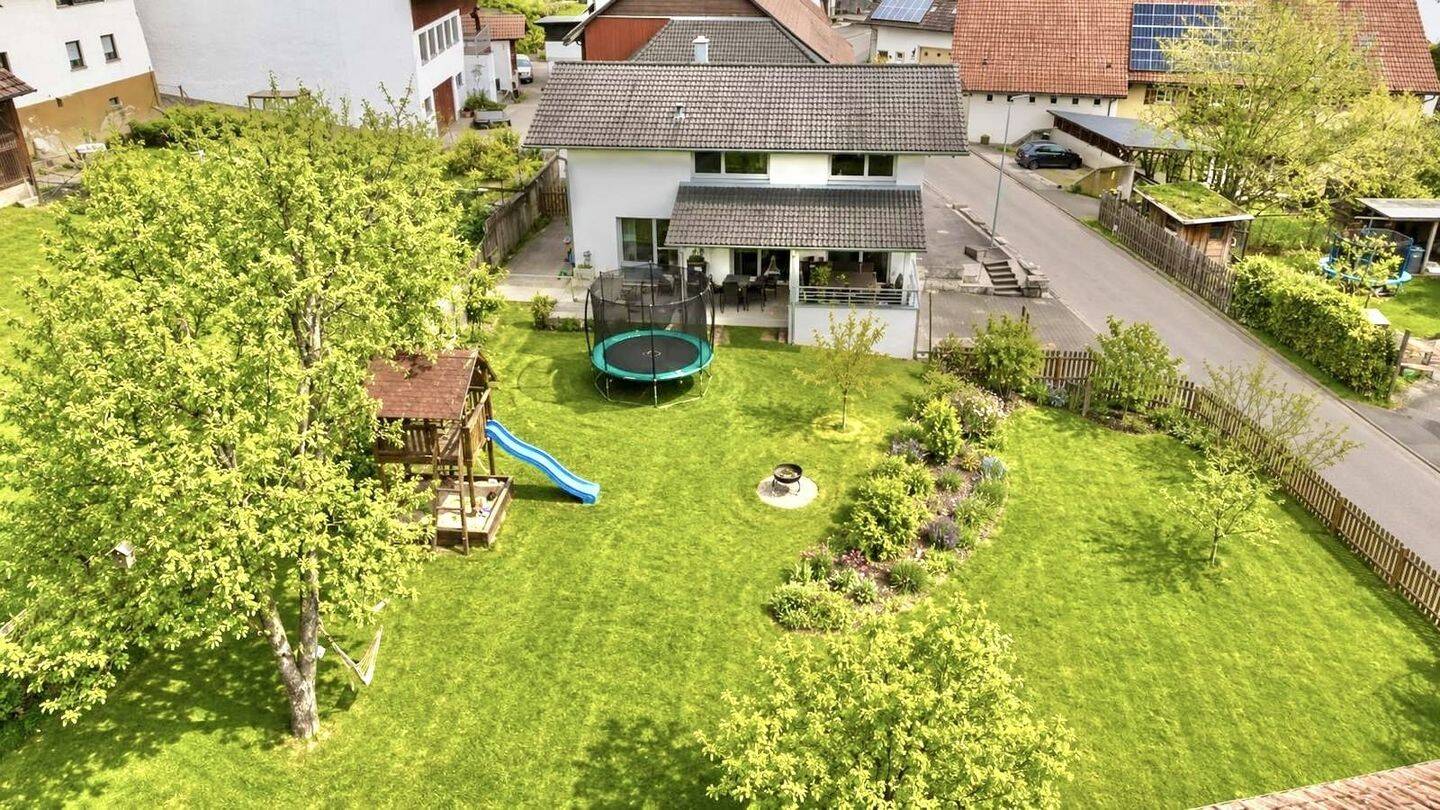Neuwertiges Einfamilienhaus mit großzügigem Grundstück, 79801 Hohentengen am Hochrhein