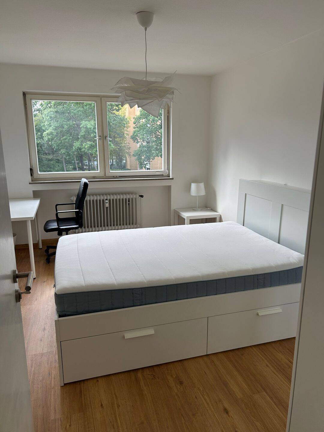 Möbliertes Zimmer in großzügiger 4er WG, 91054 Erlangen (Burgberg Erlangen-Nord Erlangen-Ost Innenstadt Sieglitzhof)