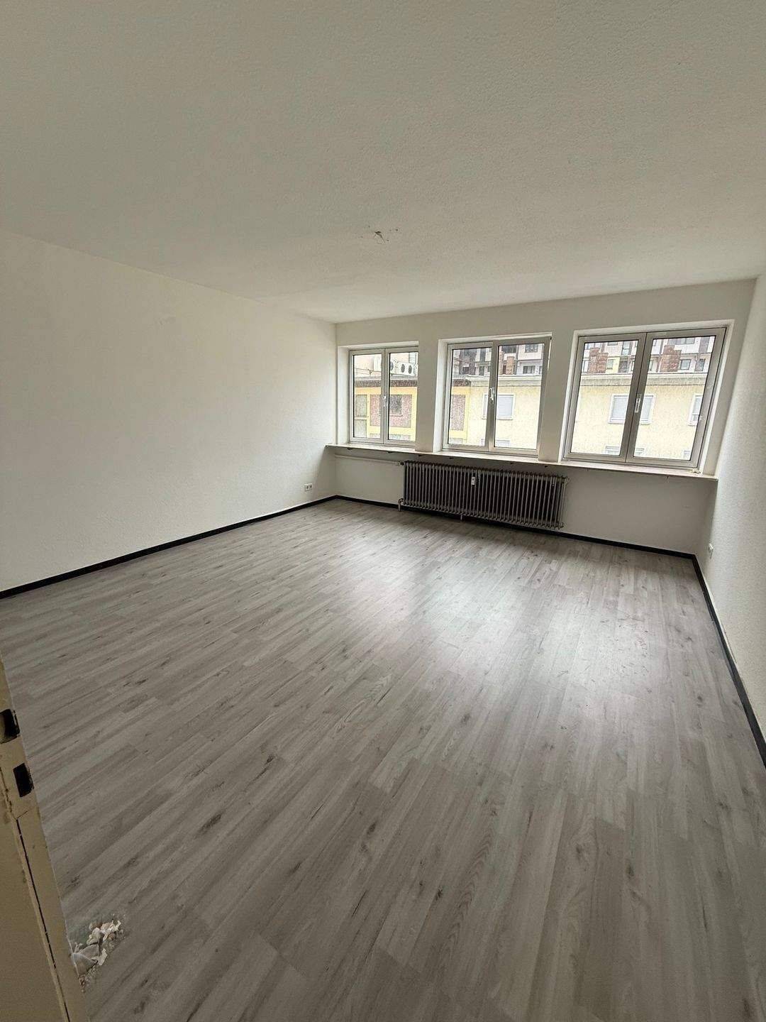 Geräumige 3 ZKB Wohnung im Herzen der Stadt. Jobcenter-Zahlung möglich!, 66538 Neunkirchen