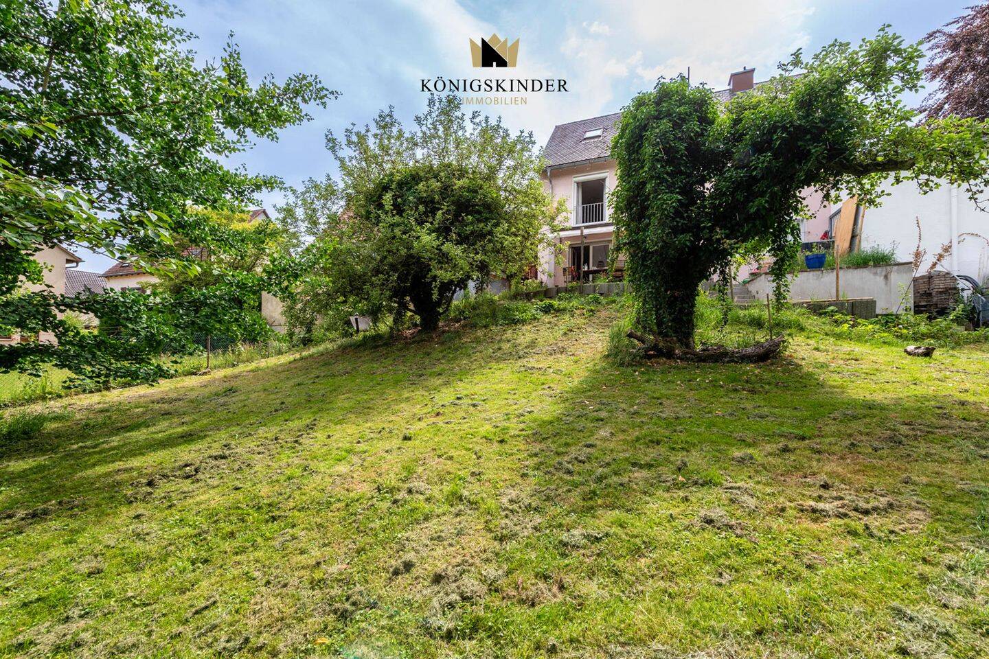 Seltene Gelegenheit in Degerloch – Freistehendes Einfamilienhaus mit 807 m² Traumgrundstück, 70597 Stuttgart (Degerloch Hoffeld Kaltental Möhringen Sonnenberg)