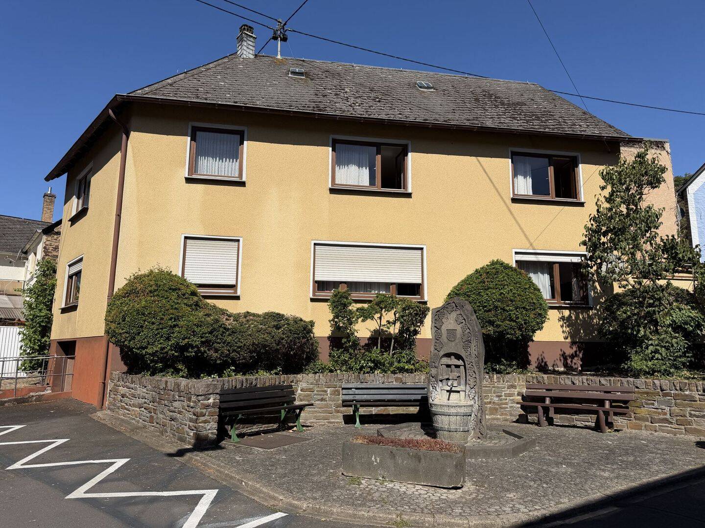 Großzügiges Einfamilienhaus mit viel Potenzial und Ausbaureserve in Müden, 56254 Müden (Mosel)