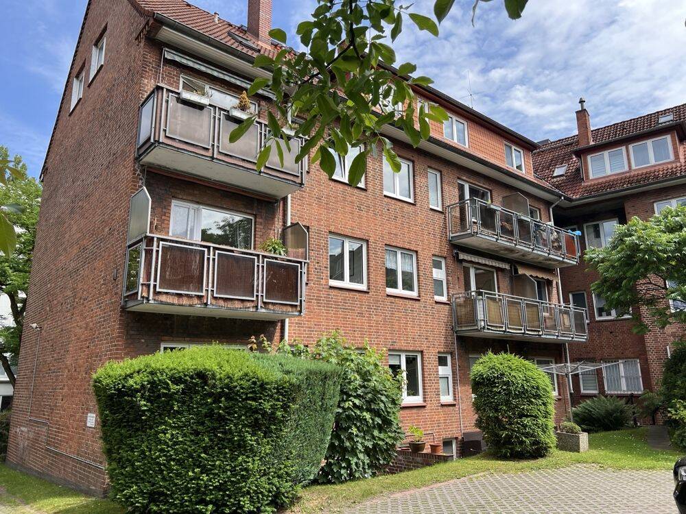 Sonnige 2-Zimmer-Dachgeschoss-Maisonette-Wohnung mit Spitzboden am grünen Villenviertel, 22043 Hamburg (Wandsbek Jenfeld Marienthal Tonndorf)
