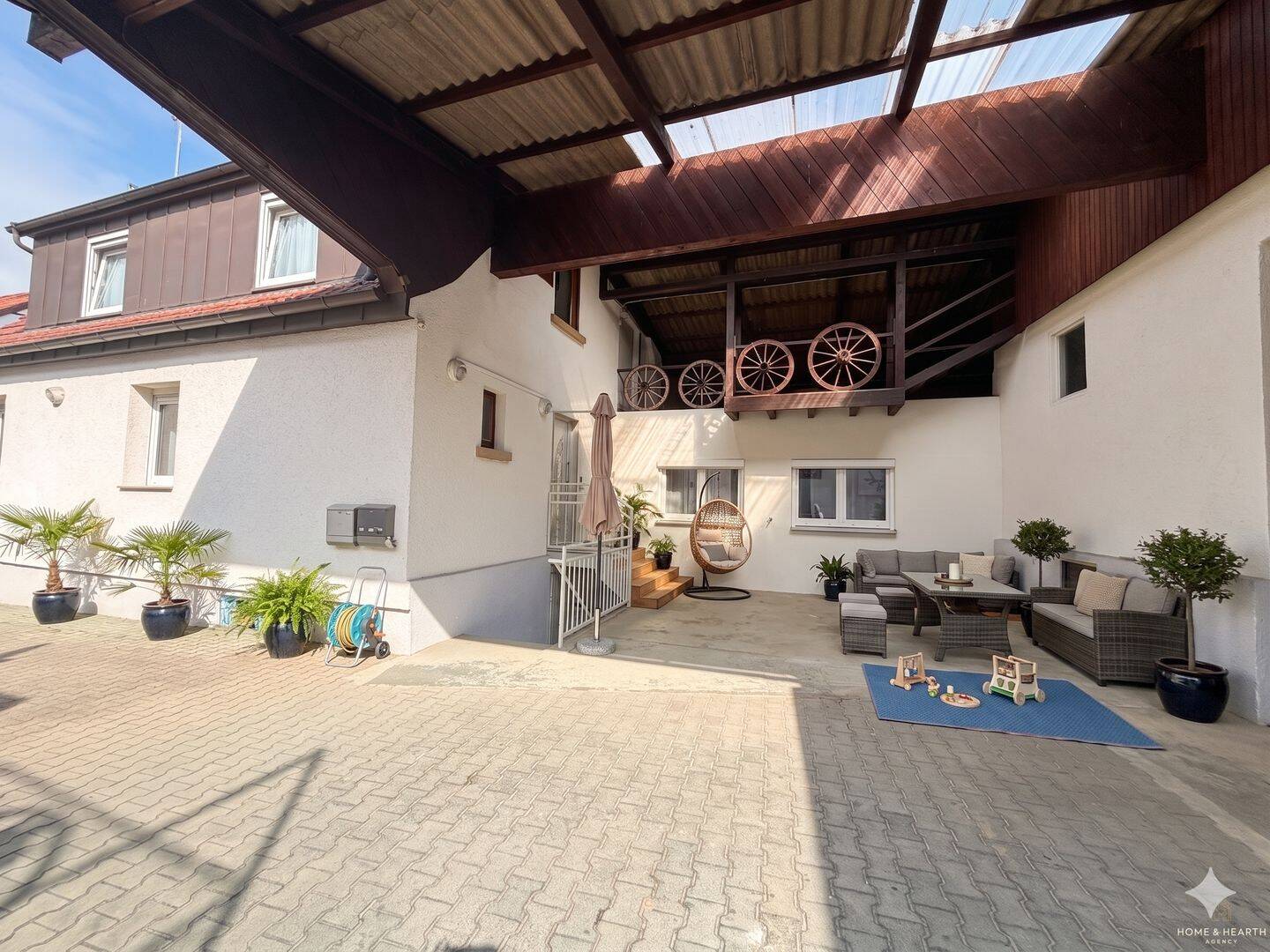 Familienfreundliches Einfamilienhaus mit Einliegerwohnung in zentraler Lage, 74382 Neckarwestheim