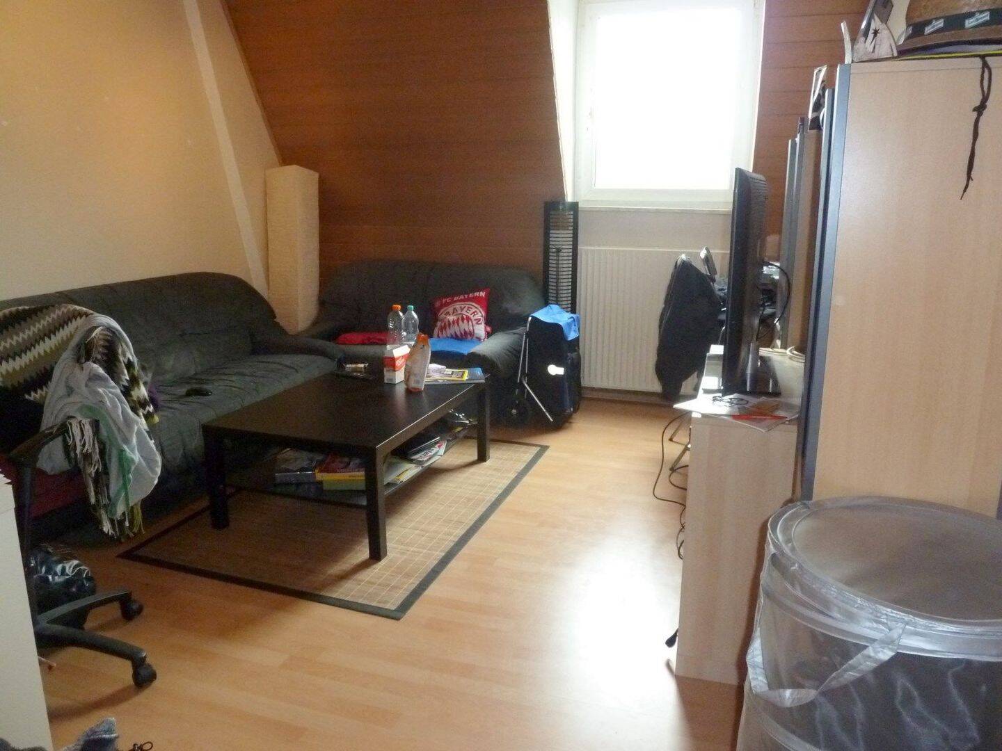 Gemütliche Dachgeschosswohnung, für Sie neu renoviert und saniert., 65199 Wiesbaden (Biebrich Dotzheim Frauenstein Wiesbaden)