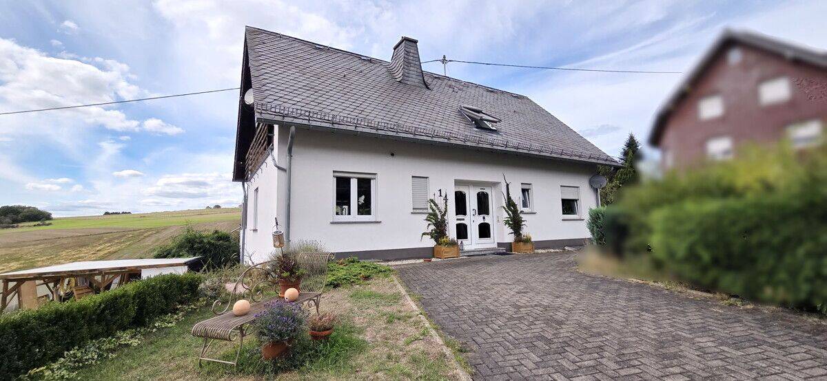 Großzügig wohnen, frei entfalten. Ein Zuhause mit 2.035 m² Grundstück., 56814 Landkern