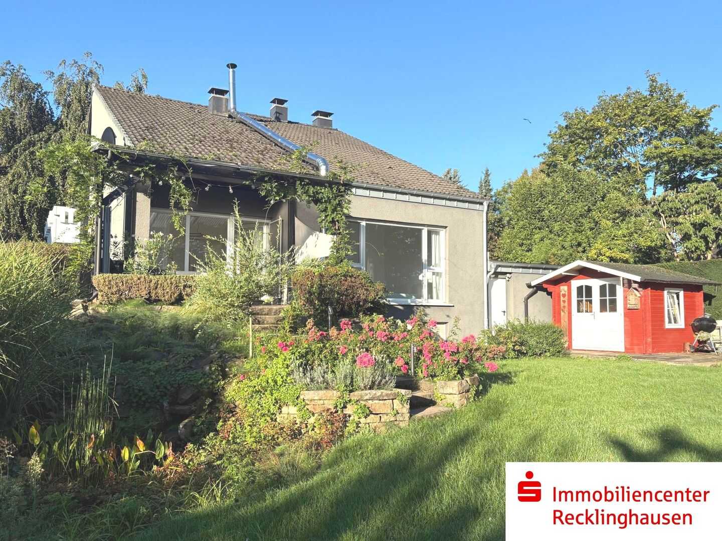 RE-Essel! Freistehendes, top modernisiertes Einfamilienhaus mit großem Carport und herrlichem Feldblick, 45665 Recklinghausen
