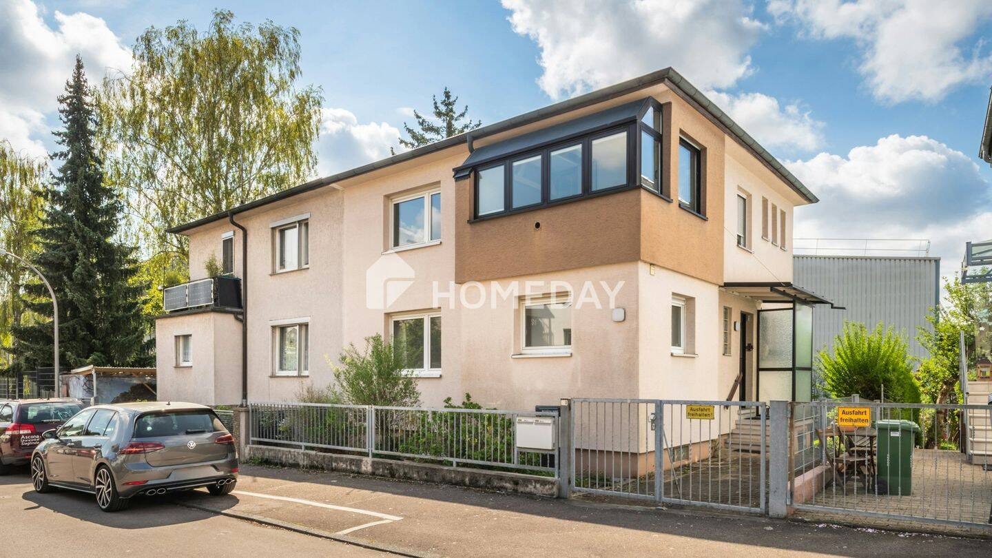Doppelhaushälfte mit Garten, 5 Zimmern und Ausbaupotenzial in Stuttgart Zuffenhausen, 70435 Stuttgart (Stammheim Zuffenhausen)