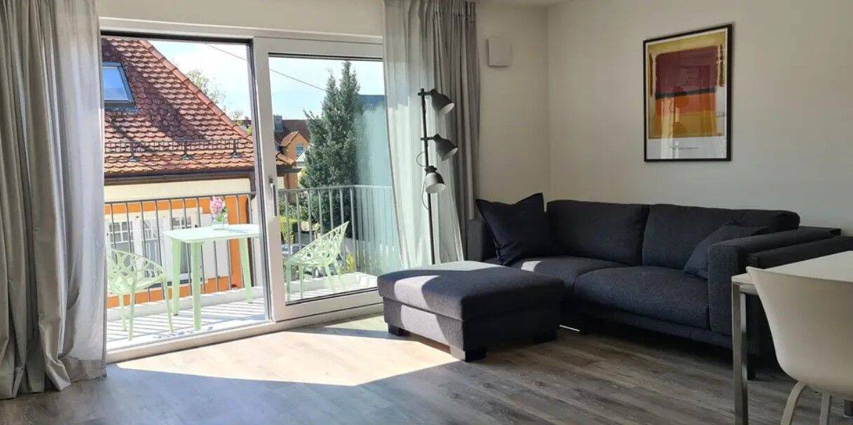Voll möbliertes 2-ZKB inkl. Sonnenbalkon in sehr ruhiger Lage, 86157 Augsburg (Kriegshaber Pfersee)
