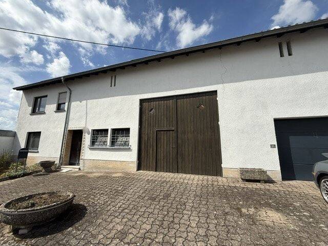 Charmantes Bauernhaus mit großer Scheune und großzügigem Grundstück in Düren, 66798 Wallerfangen