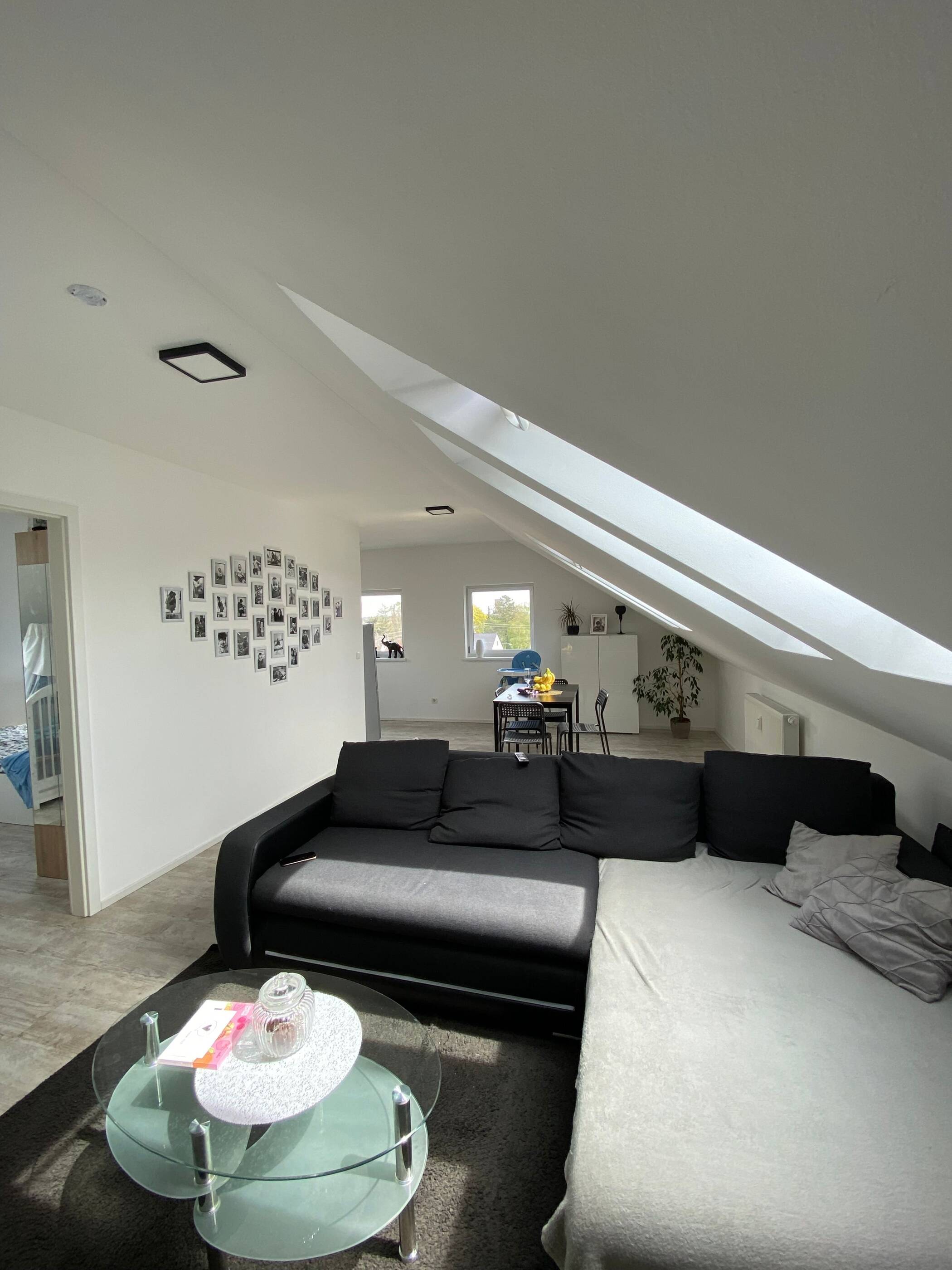 Top vermietete 2-Zimmer-Dachgeschosswohnung in Königsbrunn bei Augsburg, 86343 Königsbrunn