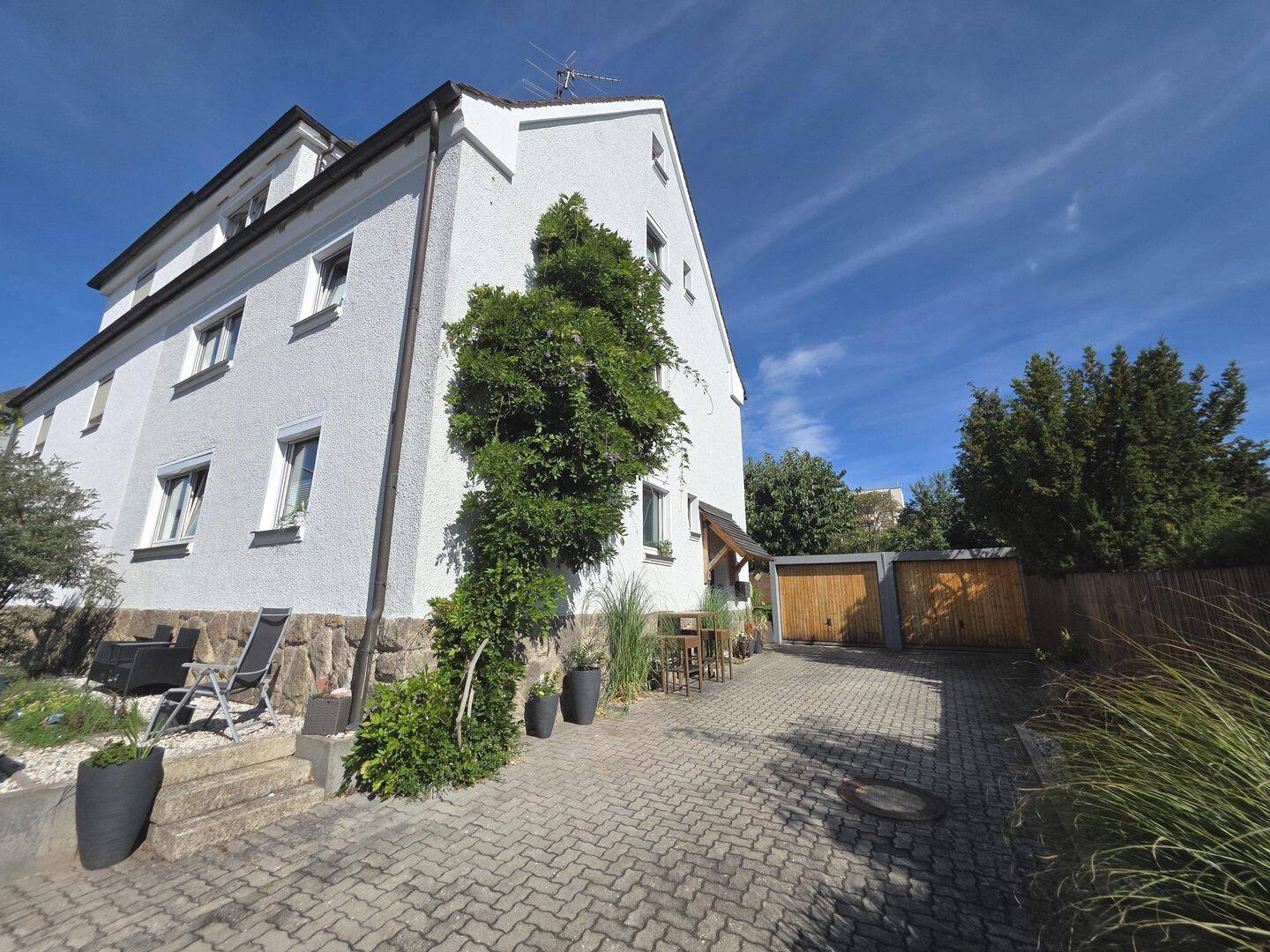 Hochwertig saniertes Zweifamilienhaus in beliebter Wohnlage von Weiden, 92637 Weiden i.d. OPf. (Weiden)