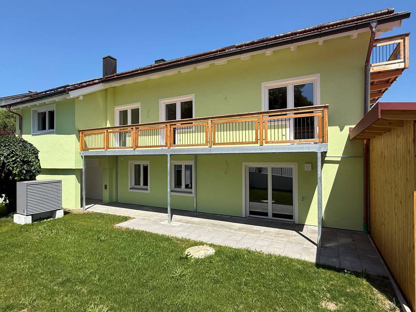 neuwertige komplettmodernisierte 5-Zimmer-Wohnung mit gr. Balkon in Tengling am Waginger See, 83373 Taching a. See