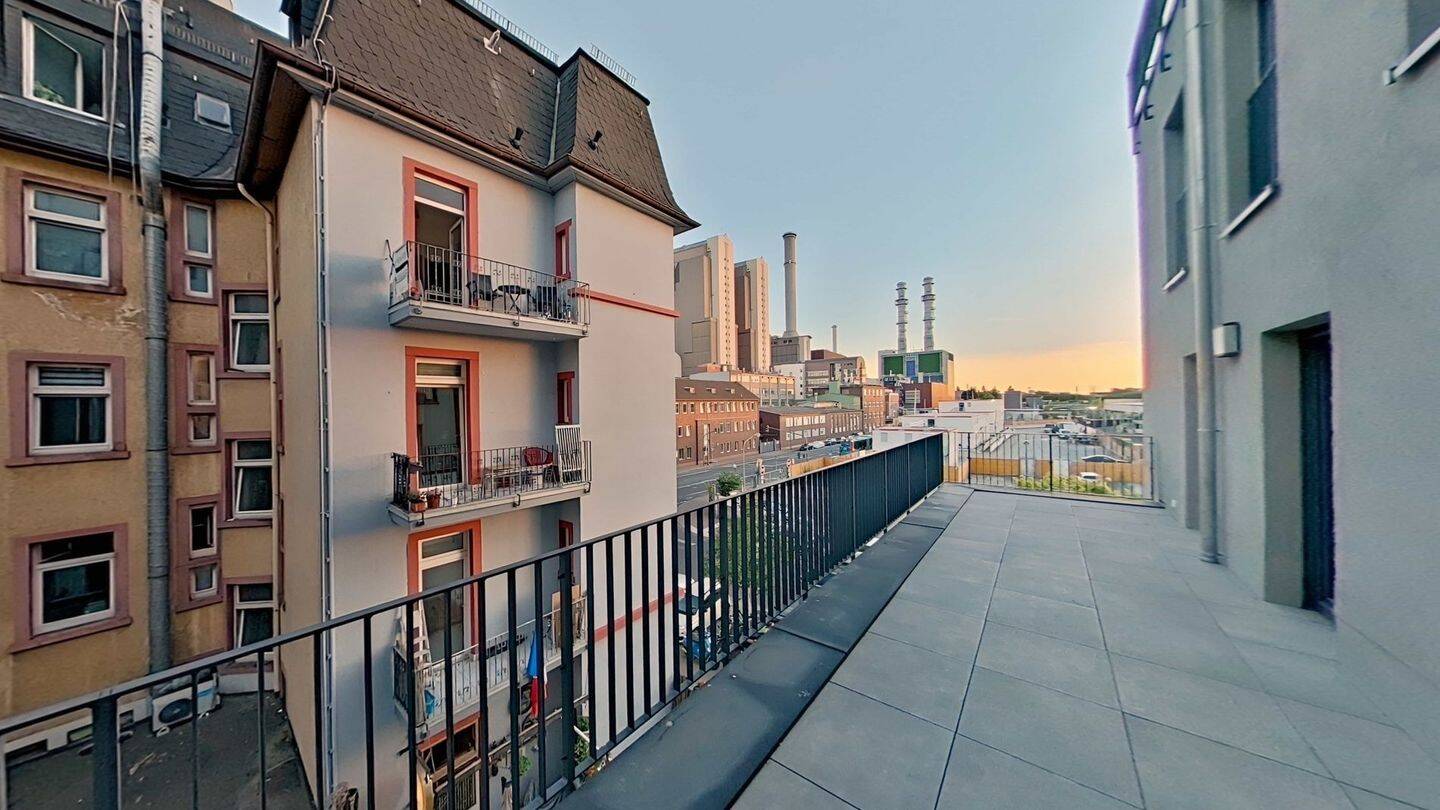 28 m² Balkon zu 56 m² Wohnung: Erstbezug im 2. OG, Einbauküche inklusive, 60327 Frankfurt am Main (Gallus Gutleutviertel Westend-Süd)