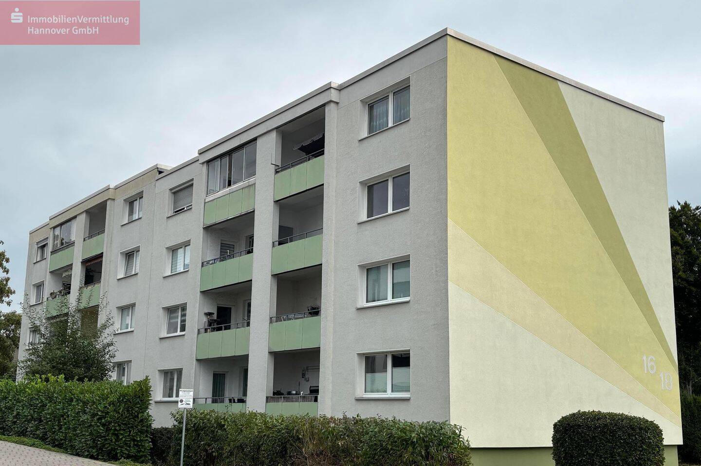Springe – 3-Zimmer-Wohnung mit Balkon, Ausblick u. Einzelgarage, 31832 Springe