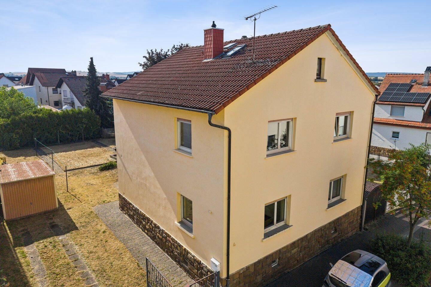 Groß, solide, sofort verfügbar: Ein- bis Zweifamilienhaus zentral in Ober Mörlen mit sonnigem Garten, 61239 Ober-Mörlen