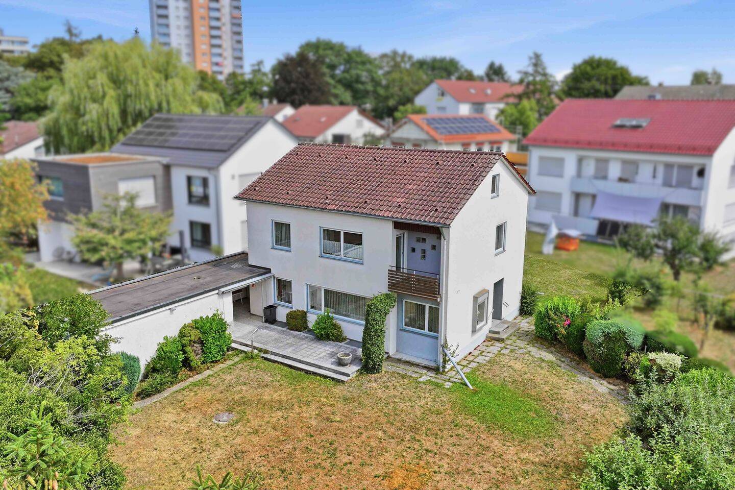 Familienglück! Großzügiges Einfamilienhaus mit weitläufigem Garten in ruhiger Lage, 88471 Laupheim