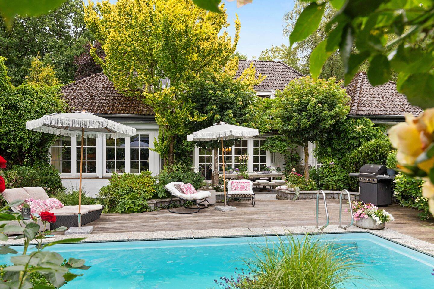 Private Eleganz trifft Gartenidylle – großzügiges Einfamilienhaus mit Pool, 22397 Hamburg (Wandsbek Duvenstedt Lemsahl-Mellingstedt Wohldorf-Ohlstedt)