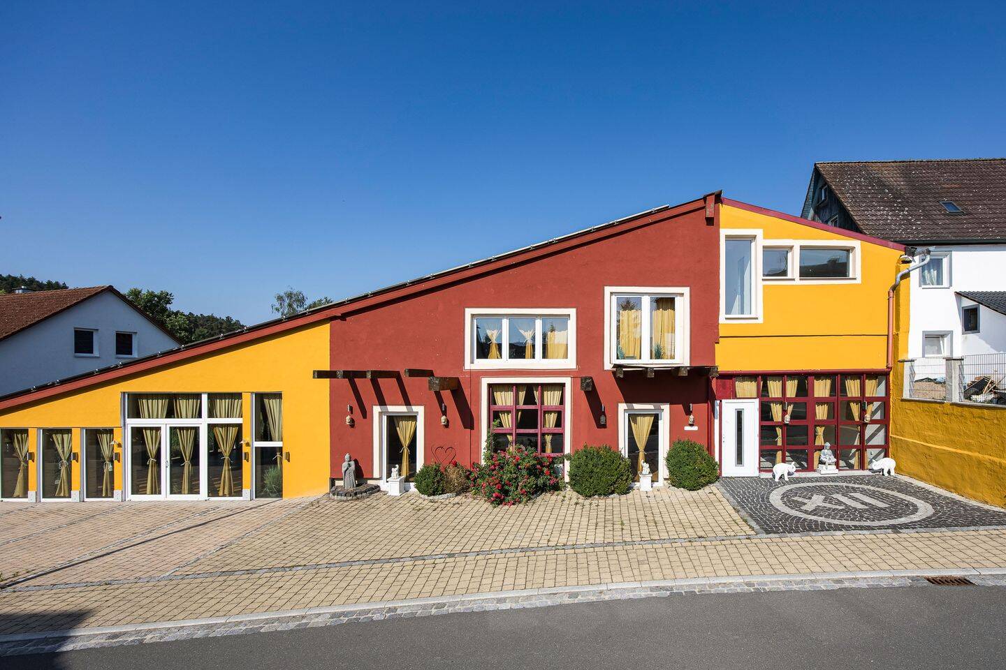 Außergewöhnliches Seminar-, Hotel- und Wohnensemble mit großem Entwicklungspotenzial in Franken, 96152 Burghaslach