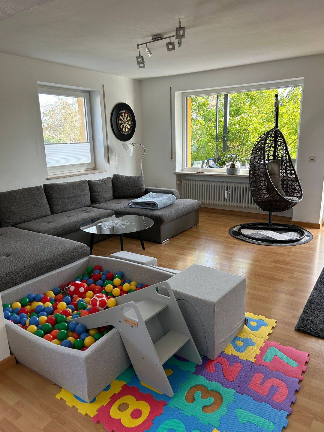 Lichtdurchflutete 4,5-ZKB-Wohnung mit großem Balkon im gepflegten 3-Parteienhaus, 93077 Bad Abbach