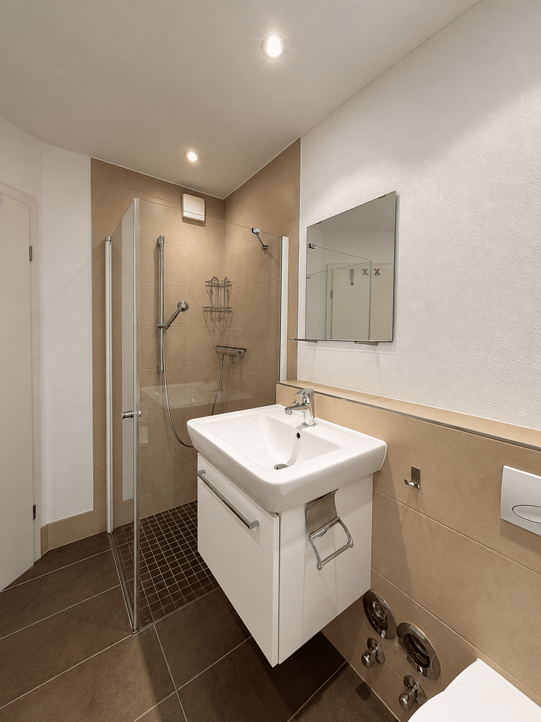 Hochwertige 4-Zimmer-Wohnung mit großer Sonnenterrasse, Sauna und Hallenbad in Saarbrücken, 66119 Saarbrücken