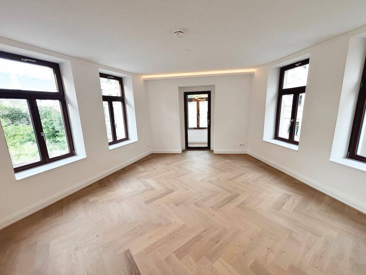 Viel Platz! + Erstbezug + Parkett + Fußbodenheizung + Tageslichtbad mit Wanne & Dusche + LED-Licht, 4177 Leipzig (Altlindenau Lindenau)
