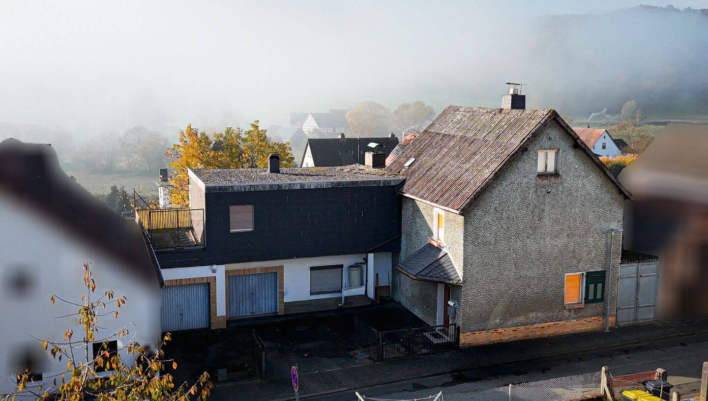 Attraktives Grundstück und sanierungsbedürftiges Einfamilienhaus, 35075 Gladenbach