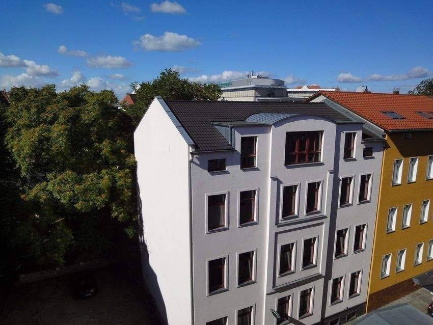 Schöne, neu renovierte 2-Raumwohnung mit Einbauküche & Glasfaser in zentraler Lage, 6108 Halle (Saale) (Altstadt Giebichenstein Innenstadt Paulusviertel Saaleaue)