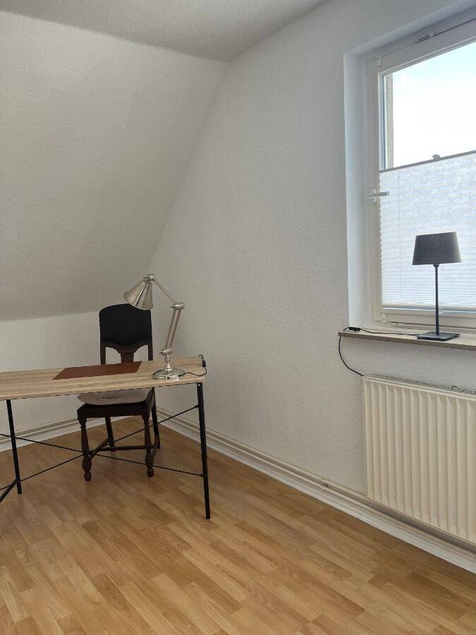 *** Frisch renovierte Dachgeschosswohnung in Lemgo Brake ***, 32657 Lemgo